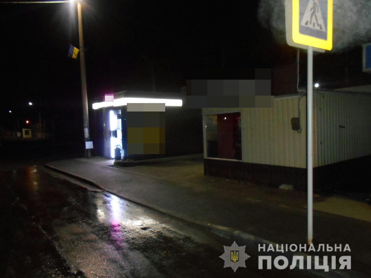 Угрожал ножом и потащил в сторону поля: на Харьковщине мужчина напал на девушку, - ФОТО