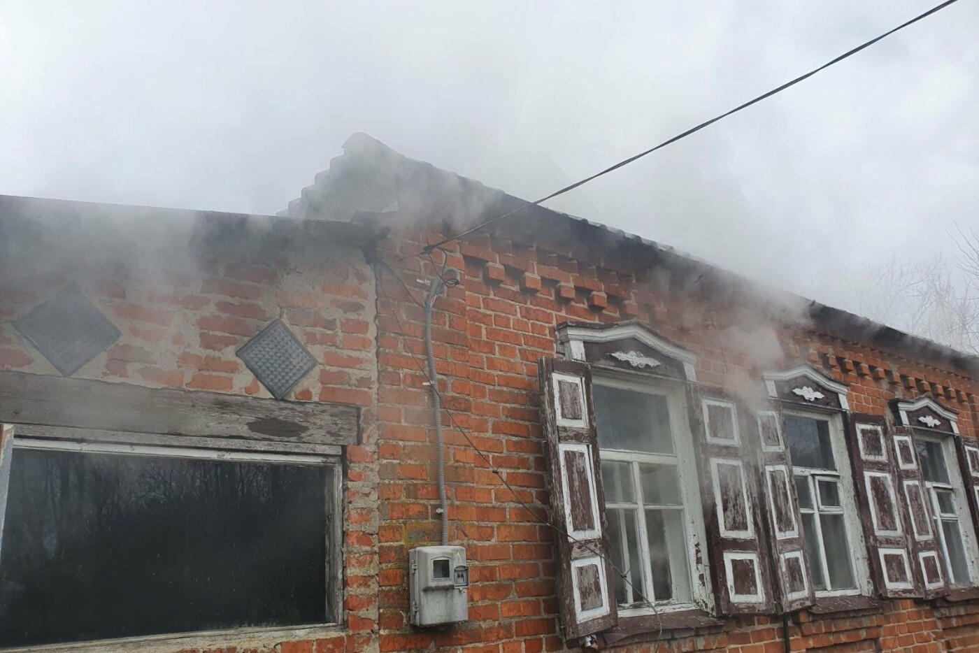 На Харьковщине пожилой мужчина едва не задохнулся при пожаре в доме, - ФОТО