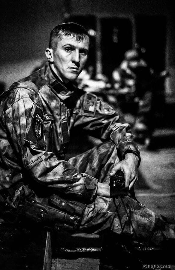 «Пуля прошла и задела сердце, но я остался жив». История легендарного командира ВСУ Олексы Сокола, чудом выжившего после тяжелого ранения,..., фото-10