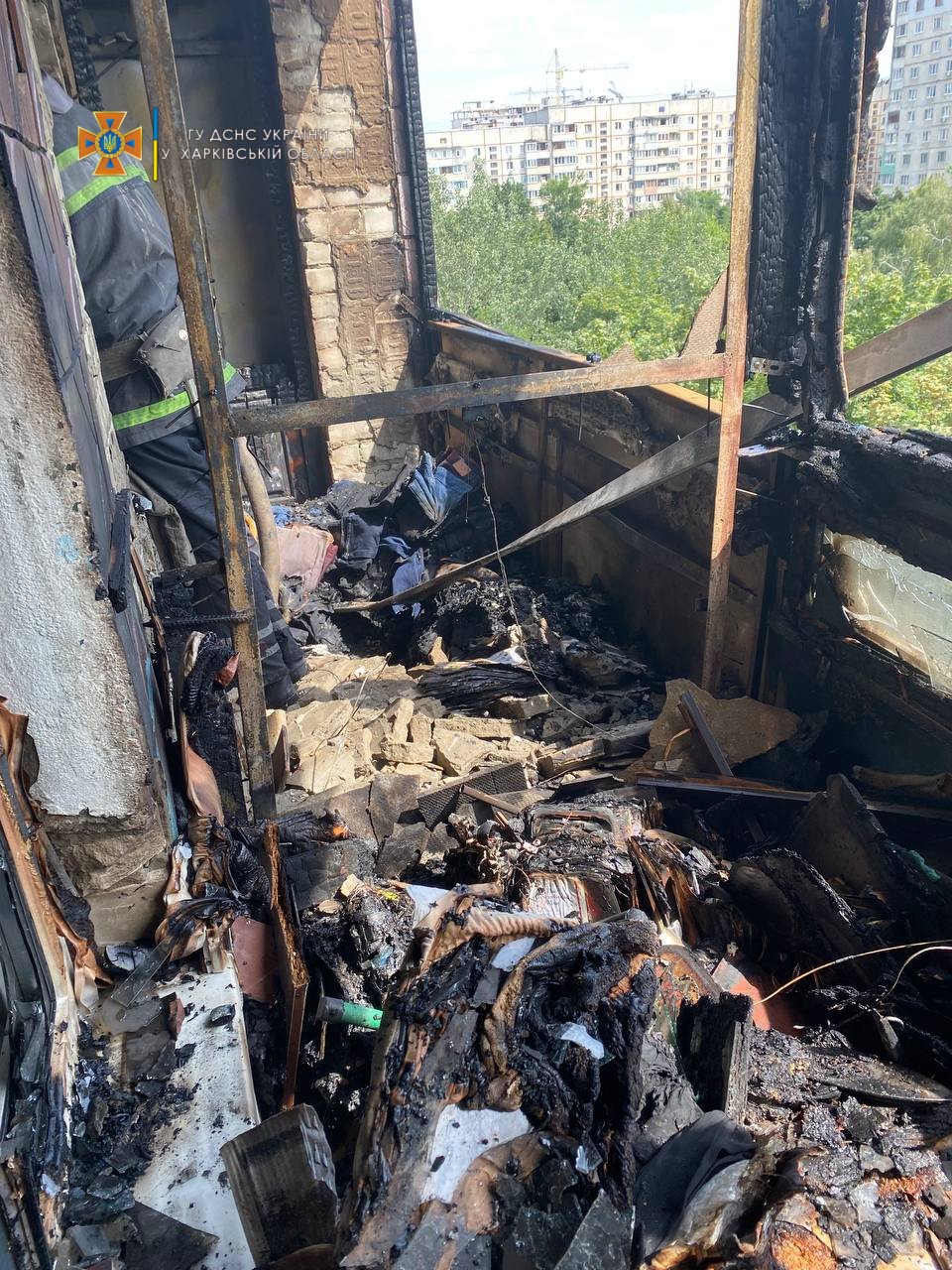 В Харькове спасатели более полутора часов тушили пожар в жилом многоэтажном доме, - ФОТО