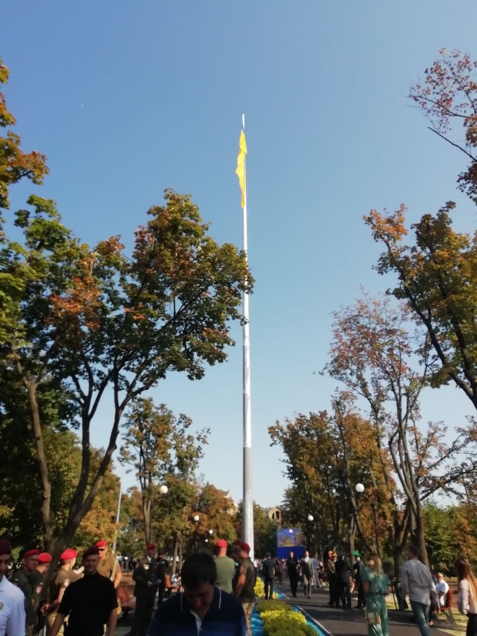 В Харькове подняли Государственный флаг на самом высоком флагштоке Украины, - ФОТО, ВИДЕО