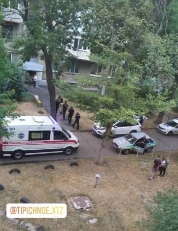 В Харькове женщина в соседской квартире нашла труп мужчины с резаными ранами, - ФОТО