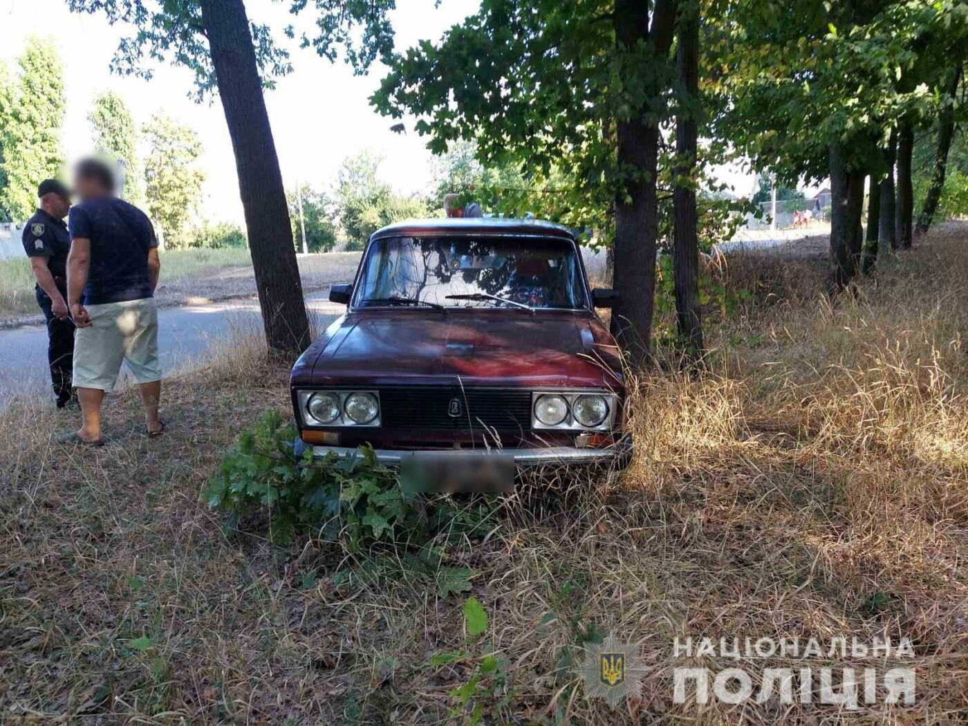 Под Харьковом водитель на легковом авто въехала в компанию людей: дети 10 и 11 лет в больнице, - ФОТО