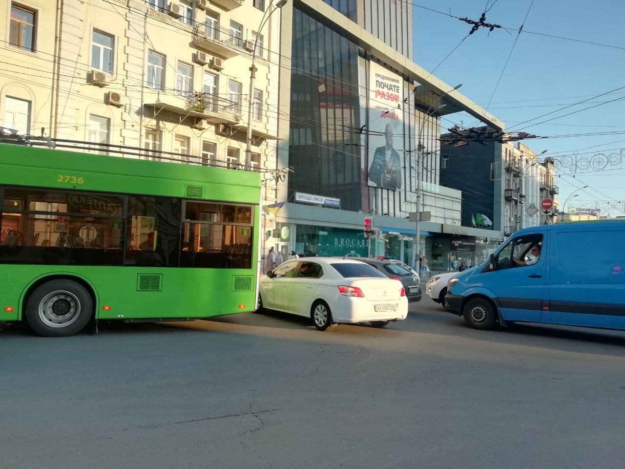 В центре Харькова внедорожник 