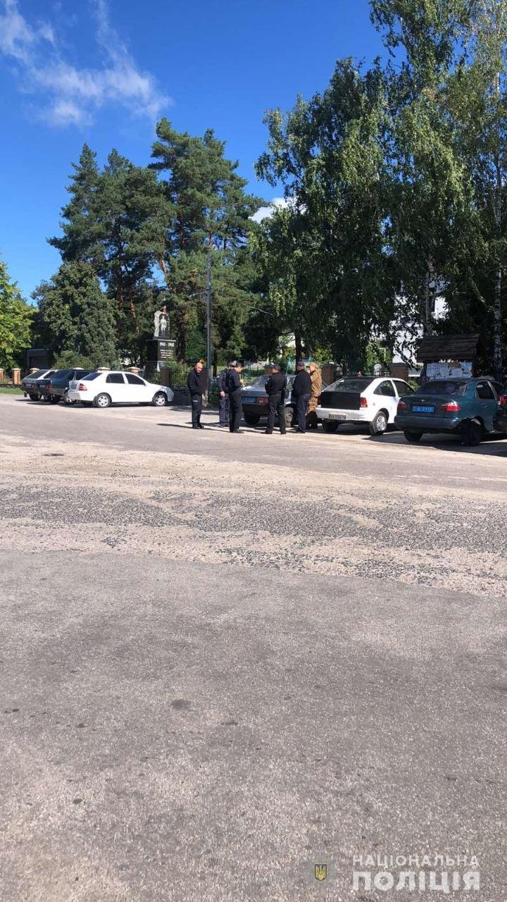 Вспышка африканской чумы свиней на Харьковщине: силовики выставили пункты пропуска и делают обходы дворов, - ФОТО