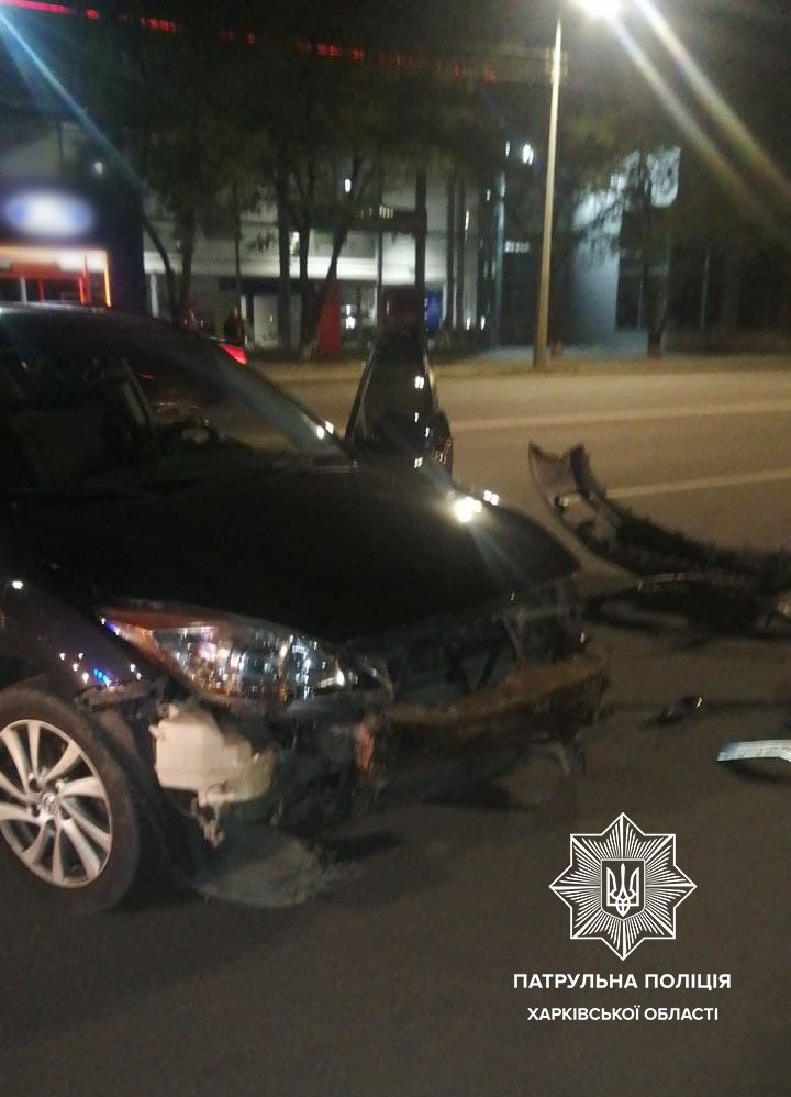 В Харькове мотоциклист врезался в легковой автомобиль: байкера госпитализировали, - ФОТО, ВИДЕО