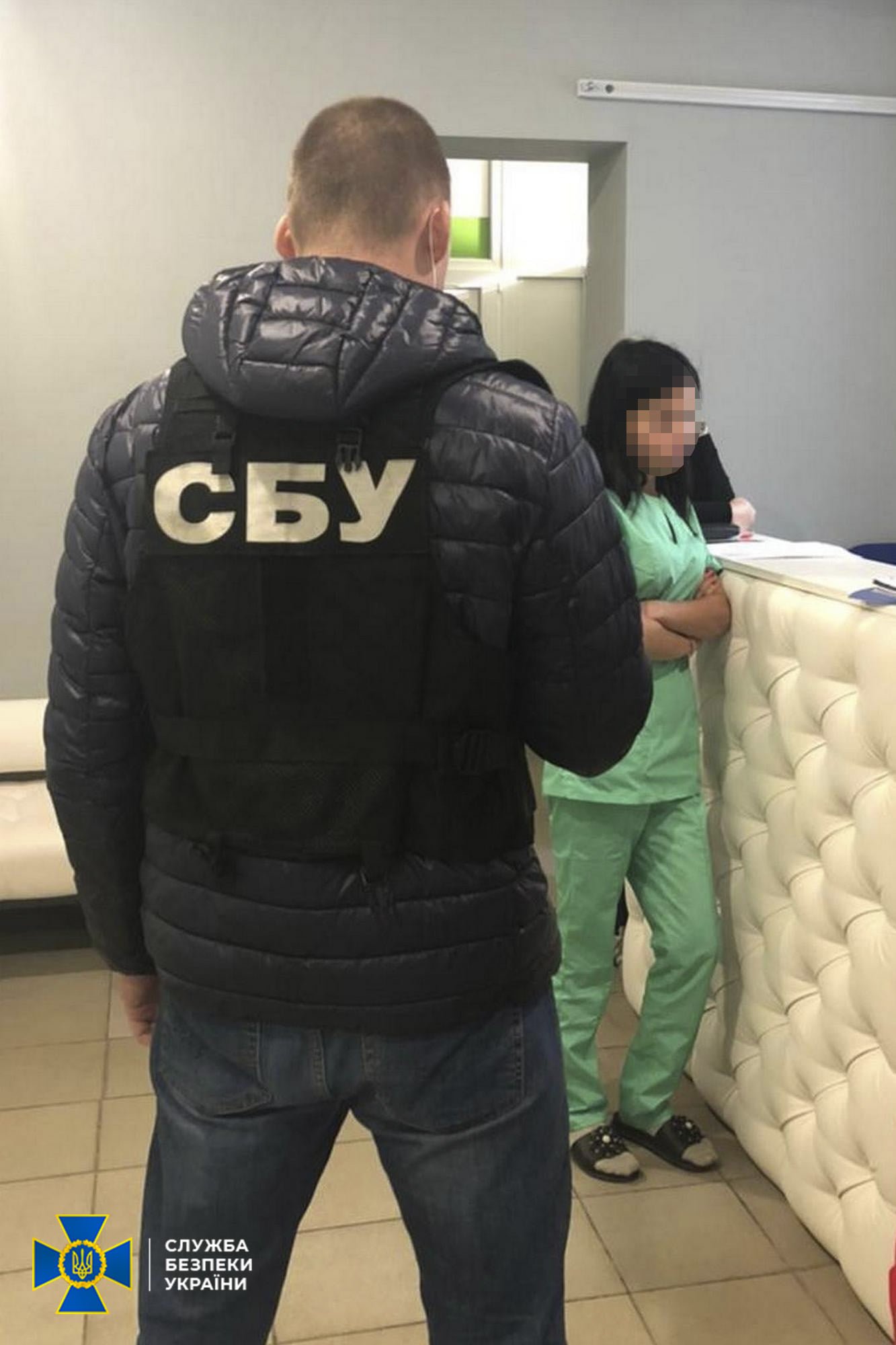 Подделывали ПЦР-тесты зараженным и зарабатывали до миллиона гривен: на Харьковщине СБУ разоблачила частную клинику и туроператора, - ФОТО, фото-1