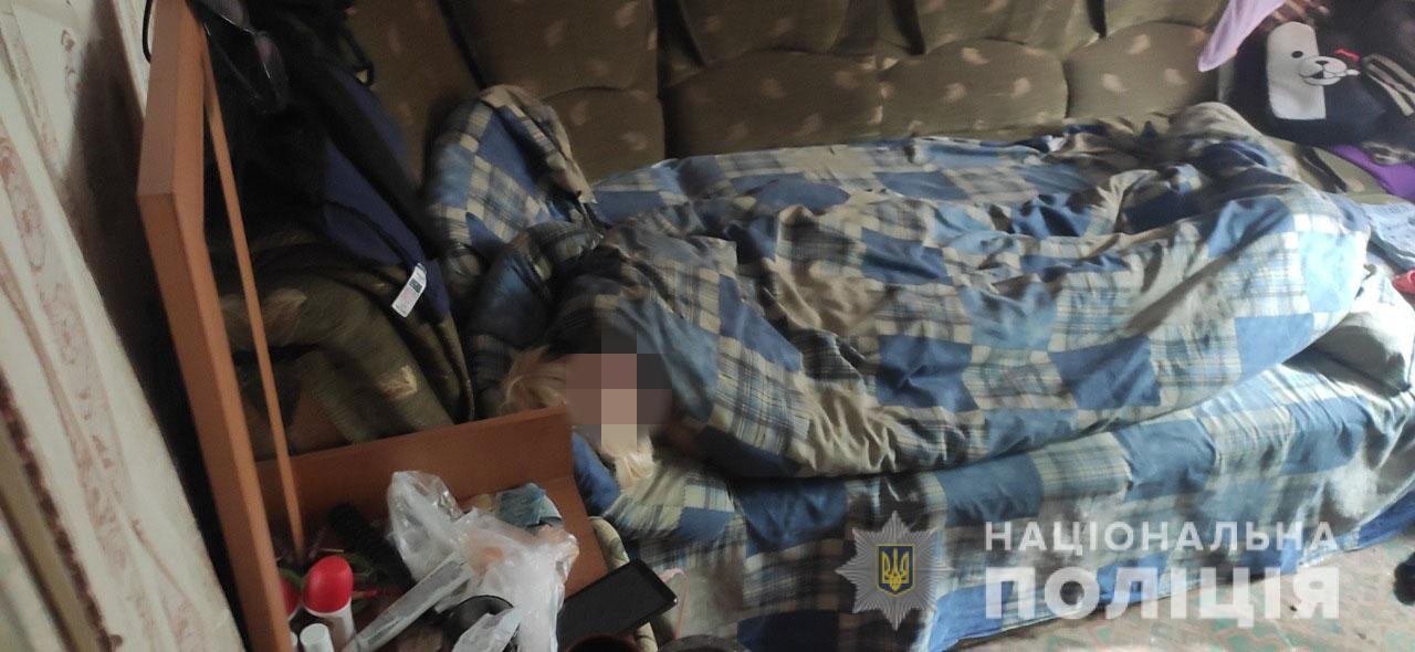 На Харьковщине полиция у пьяной матери в общежитии забрала ее 10-летнюю дочь: ребенок доставлен в больницу, - ФОТО, фото-3