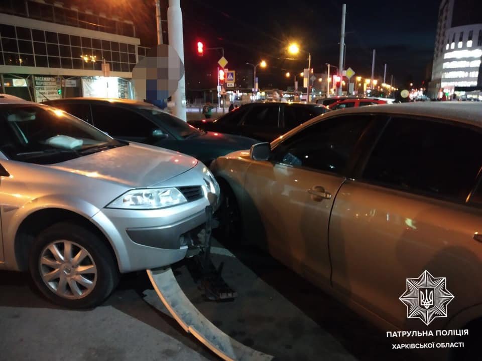 В Харькове - массовое ДТП: один автомобиль въехал сразу в шесть машин, - ФОТО