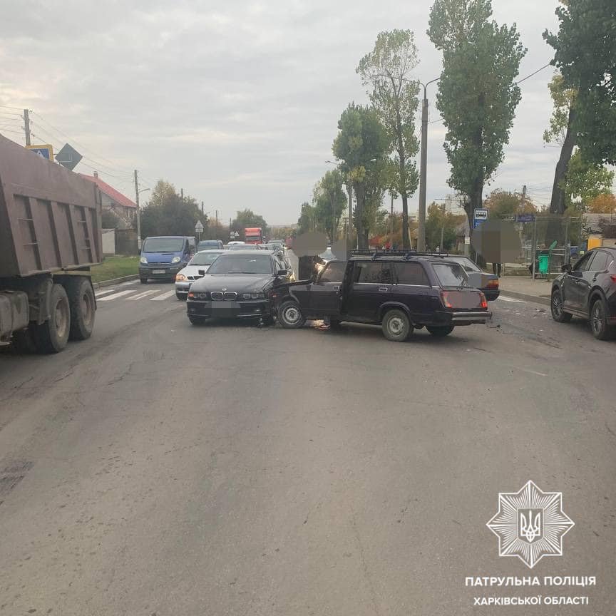 В Харькове водитель автомобиля «ВАЗ» протаранил машины «BMW» и «Audi», - ФОТО