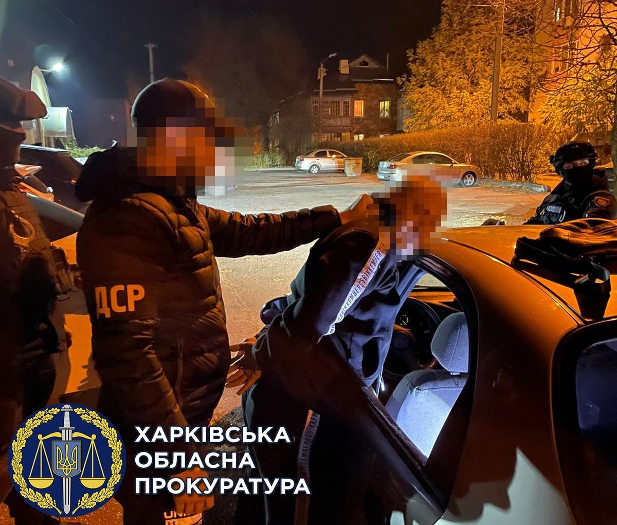 В Харькове трое мужчин обворовывали автомобили с помощью специального устройства, - ФОТО