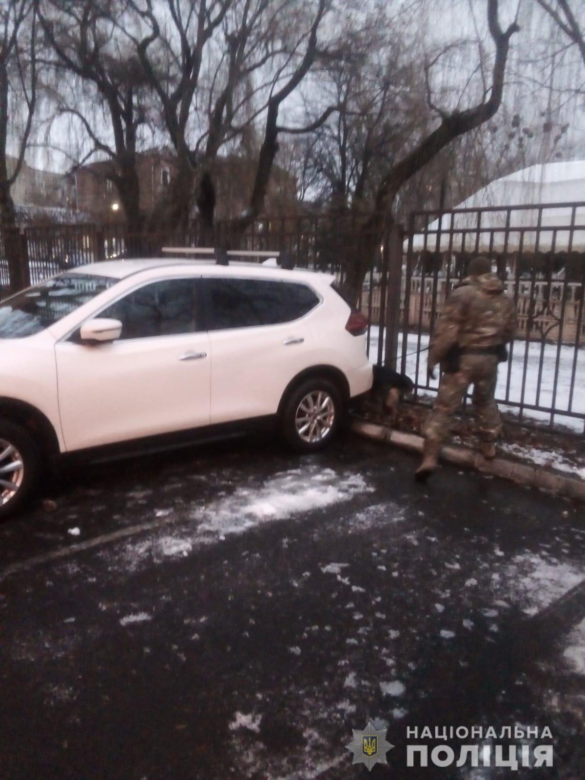 «Взрывчатка в припаркованном автомобиле»: в Харькове неизвестные «заминировали» супермаркеты и суд, - ФОТО