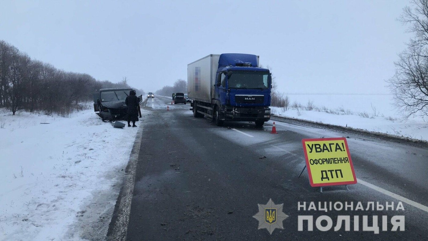 «Не был пристегнут ремнями безопасности»: на Харьковщине в ДТП погиб шестимесячный ребенок, его мать в больнице, - ФОТО