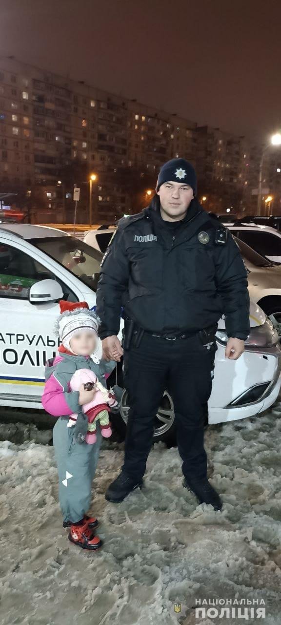 Пошла гулять с 3-летней дочерью, но вернулась сама: в Харькове женщина потеряла ребенка, - ФОТО