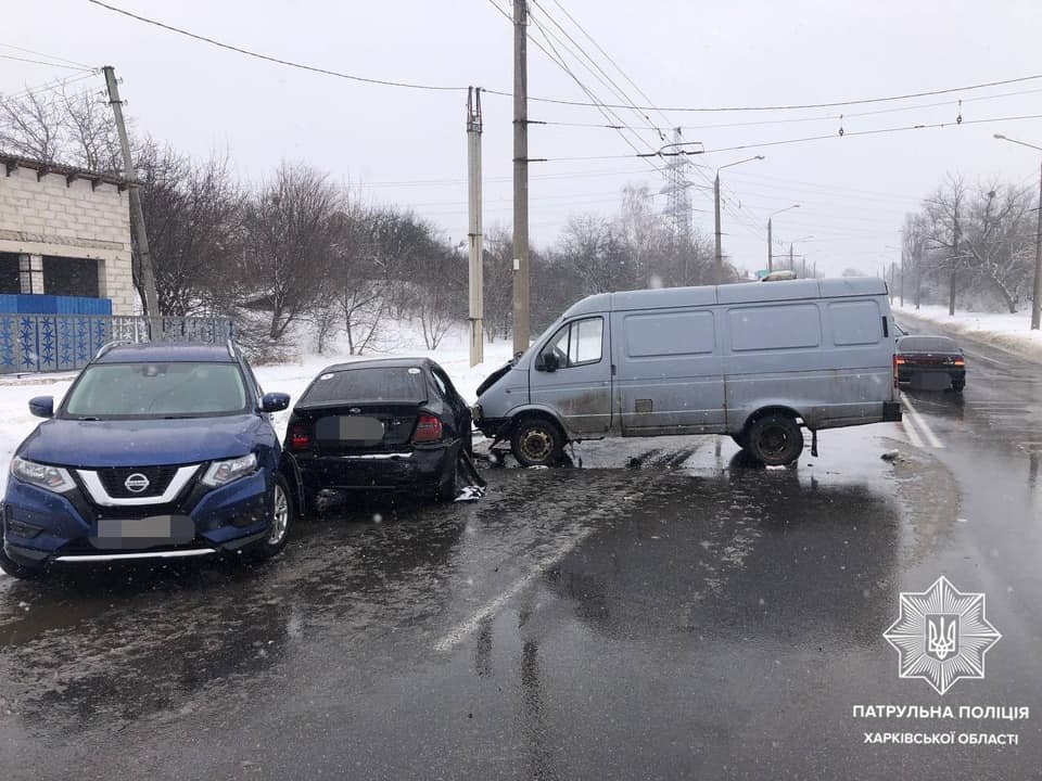 В Харькове легковая машина на скорости «протаранила» несколько автомобилей, - ФОТО