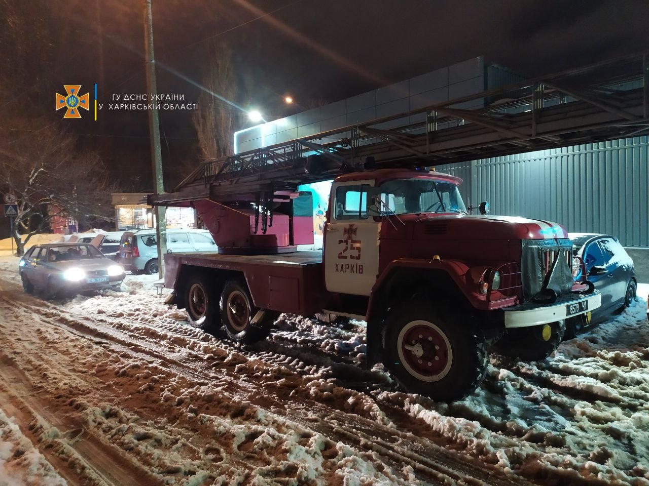 Квартира была завалена мусором: во время пожара в «многоэтажке» Харькова бойцы ГСЧС спасли двух людей, - ФОТО