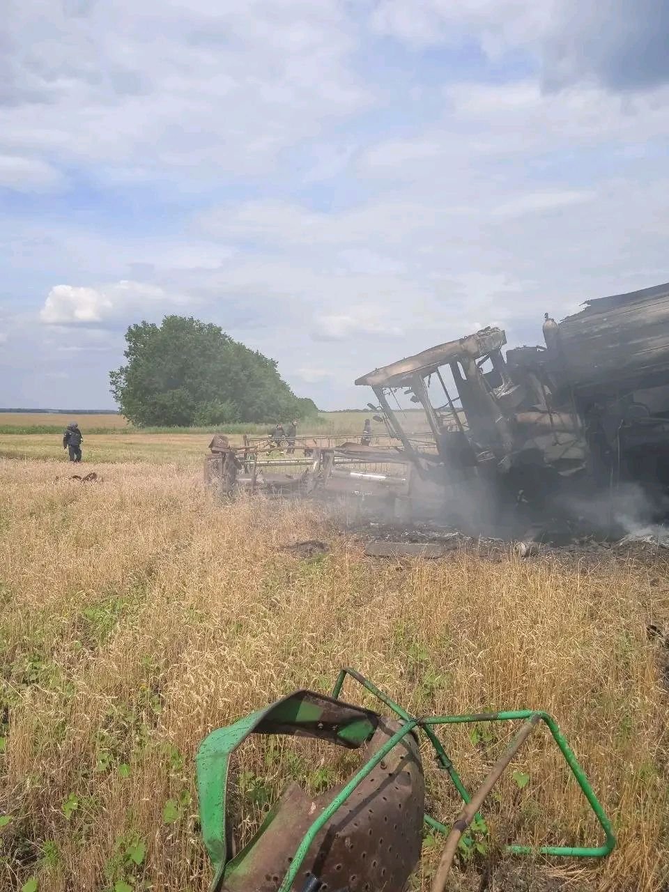 На Харківщині під час польових робіт на протитанковій міні підірвався комбайн, - ФОТО