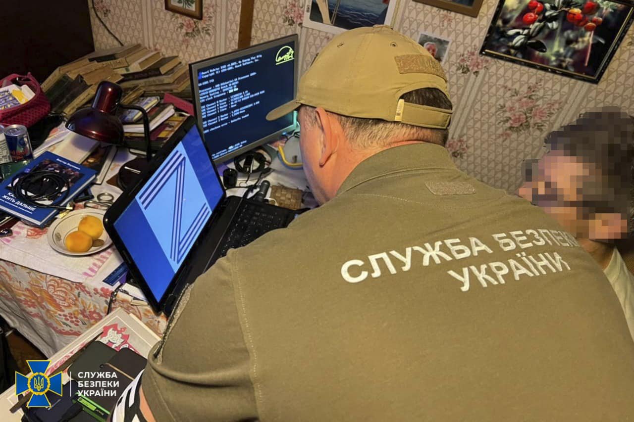 Виготовляв листівки та відеоролики для міністерства оборони рф: у Харкові затримали художника-колаборанта, - ФОТО