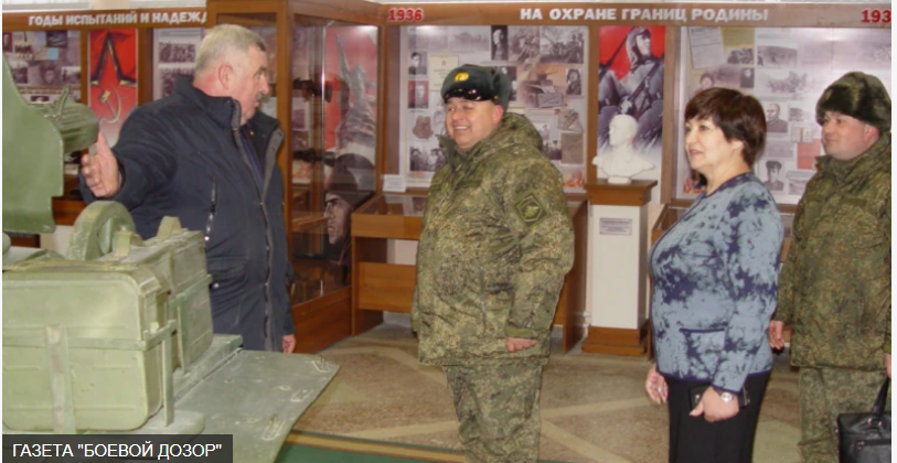 Сергей Стороженко (в центре) после предательства