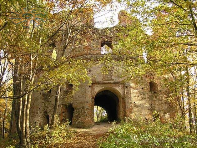 Руины замка в Добромиле.