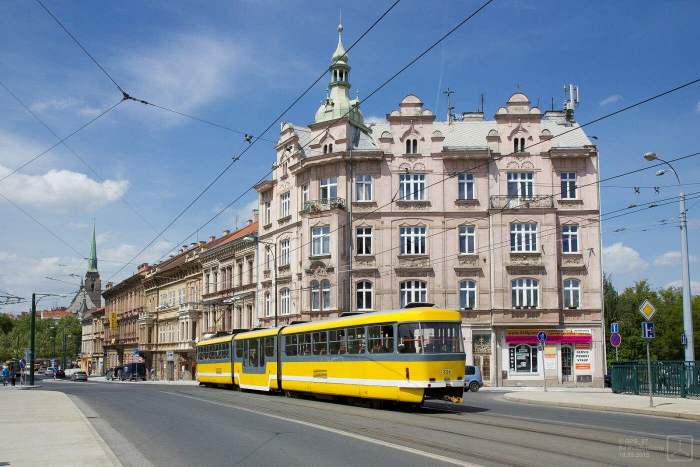 Трехсекционные трамваи на чешских улицах