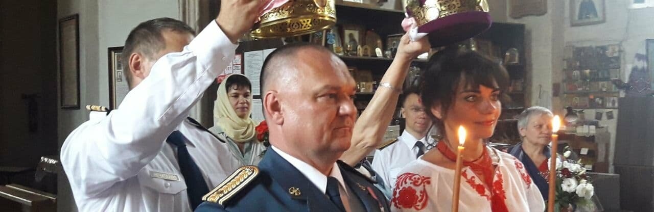Гарнизоны, война и любовь: в Харькове «Киборг», оборонявший Донецкий аэропорт, обвенчался с супругой после 25 лет брака, - ФОТО
