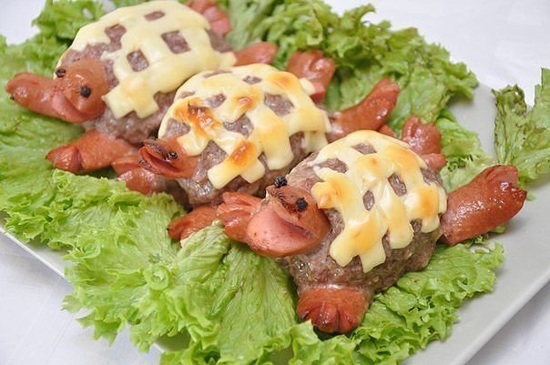 котлеты с фаршем и сосисками черепашки