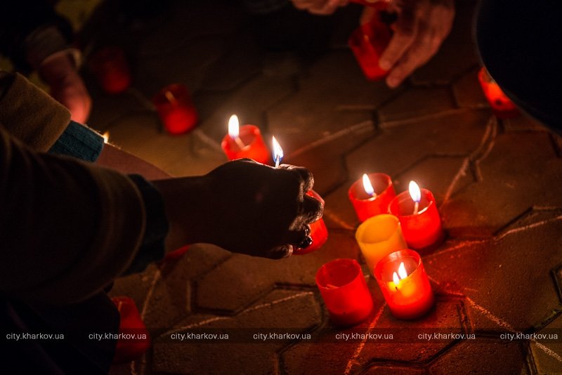 В Харькове зажгли свечи в память о погибших на Чернобыльской АЭС (ФОТО) (фото) - фото 1