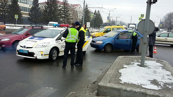 На Гагарина иномарка На Гагарина иномарка